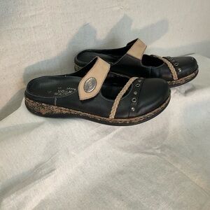 VOLKS WALKERS Black Leather DONAT Mary Jane / Mules Clogs, Size 40 
A+